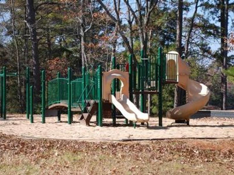 CRESCENT - PLAYGROUND, SHARED BY BOTH LOOPS