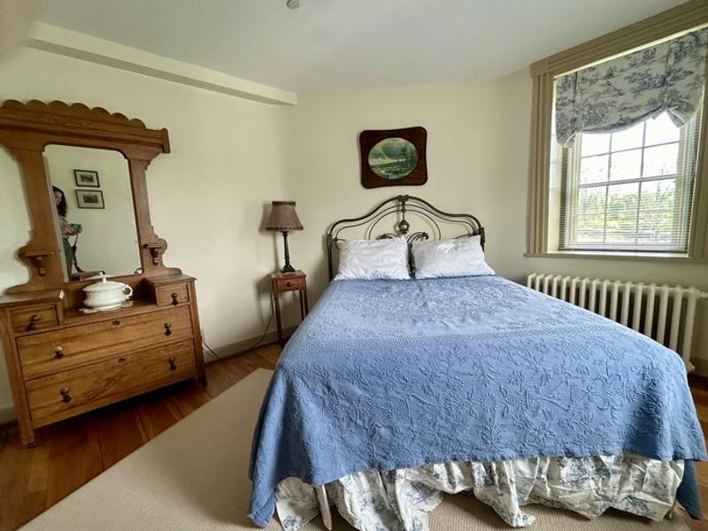 Queen Size Bed in First Floor Bedroom