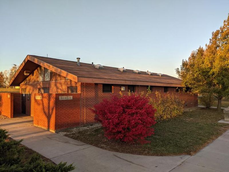 West Rolling Hills Showerhouse