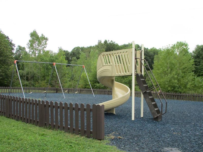 Maplewood Loop Play Area