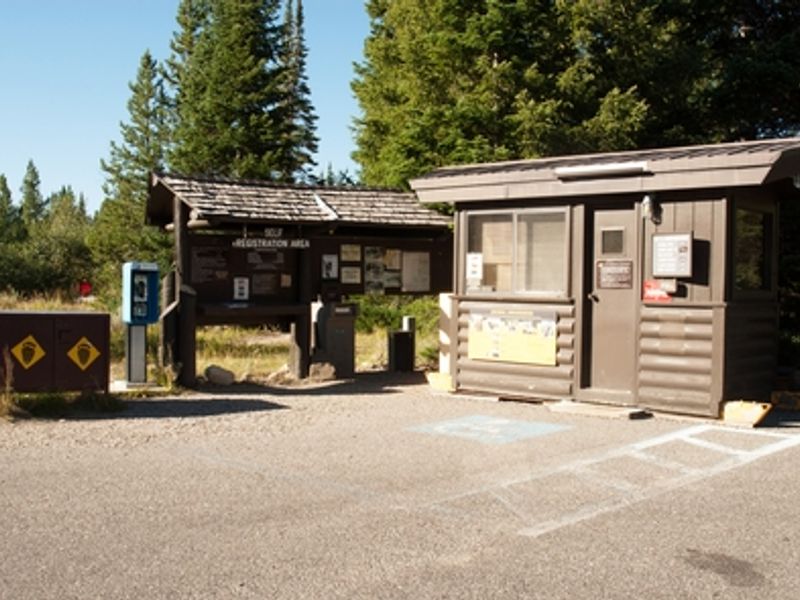 Visitors of all abilities have a multitude of options for exploring the Jenny Lake area. Take a boat ride, set up a picnic on the lakeshore, go for a wildlife-spotting walk, or cycle along Teton Park Road using the multi-use pathway that extends from South Jenny Lake all the way to the town of Jackson. 