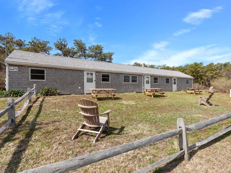 exterior view of highland suites 