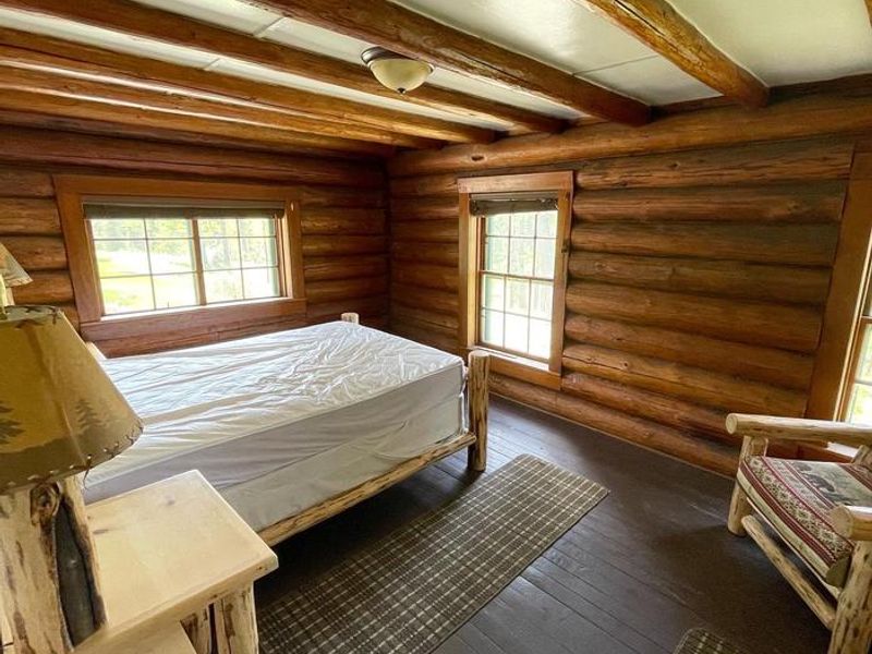 OLD CONDON RANGER STATION
Master Bedroom -Full bed 