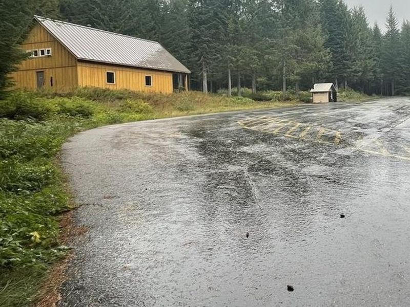 Marble Mountain shelter and parking area