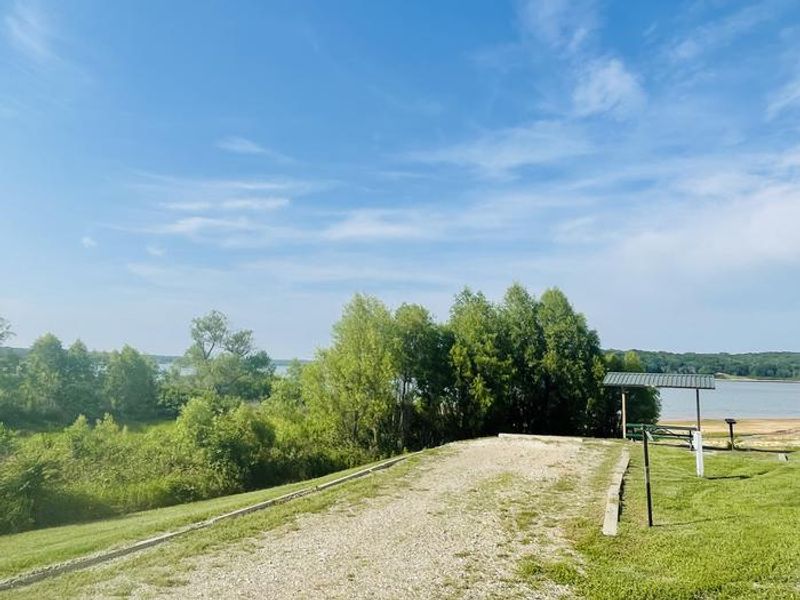 A photo of facility BUNCOMBE CREEK with Picnic Table, Electricity Hookup, Fire Pit, Waterfront, Water Hookup