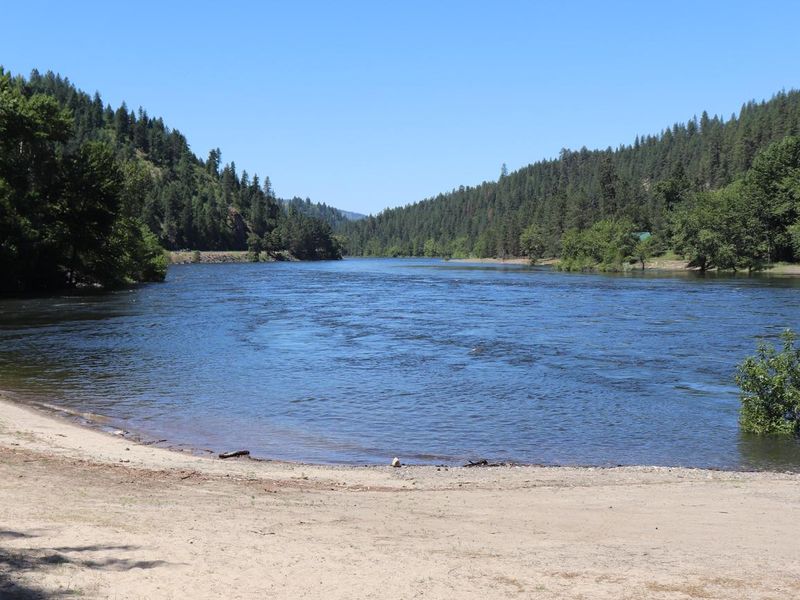 Pink House Recreation Site offers a large sandy beach on the Clearwater River.