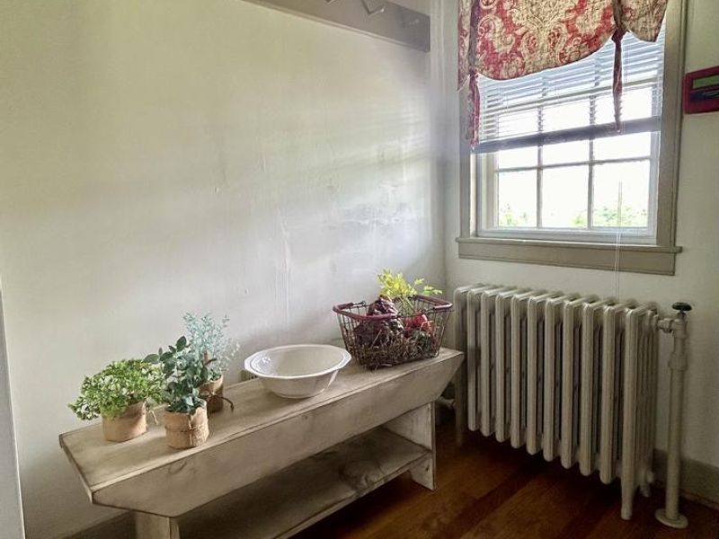 Little Nook in the Bushman Kitchen to Enjoy a View Outside