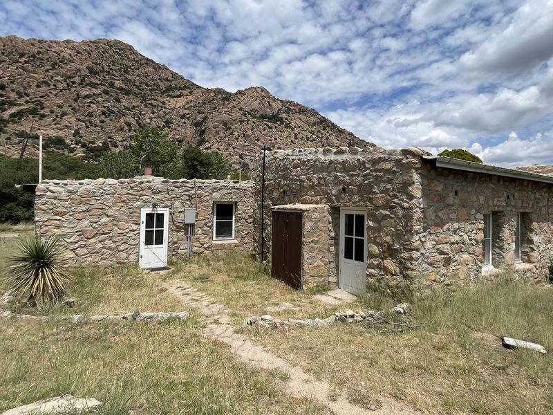 Front of Shaw House rental cabin.