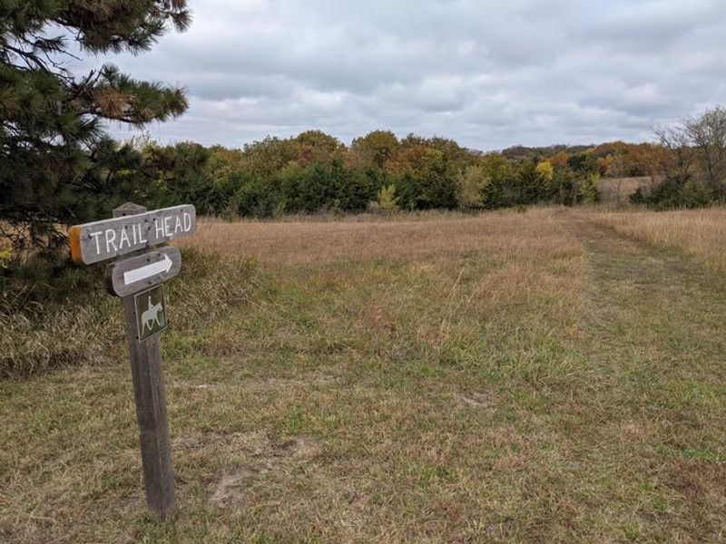North Overlook Park - trail head near entrance sign