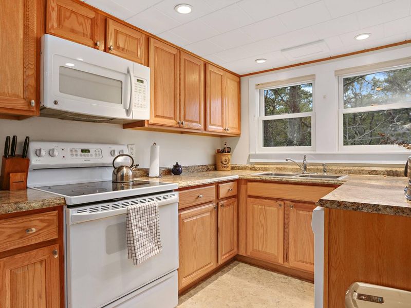 Prepare a family meal in the Le Count Beach House kitchen