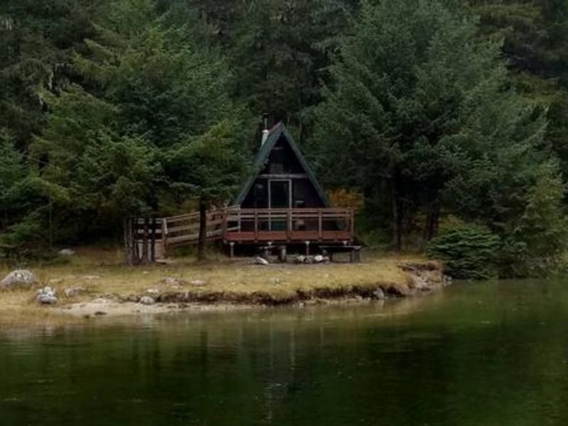 SEVENFATHOM BAY CABIN