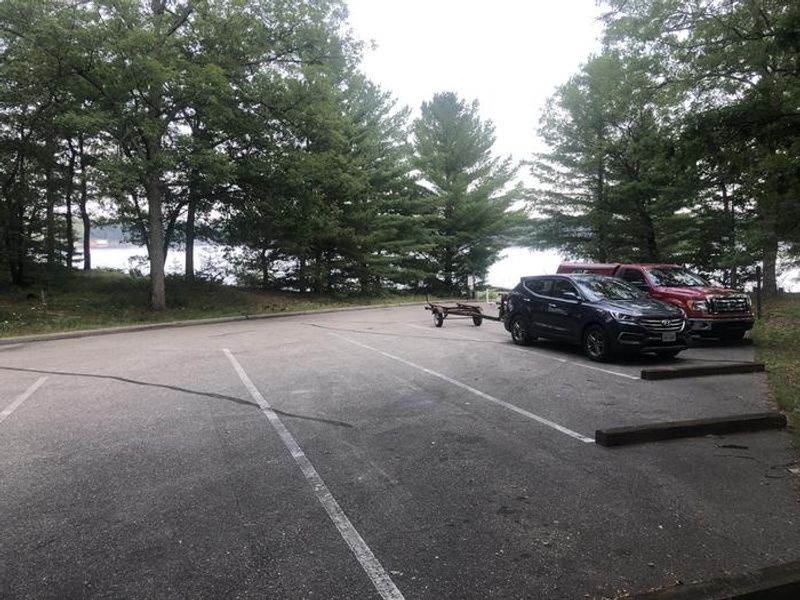A photo of facility ROUND LAKE with Boat Ramp Parking