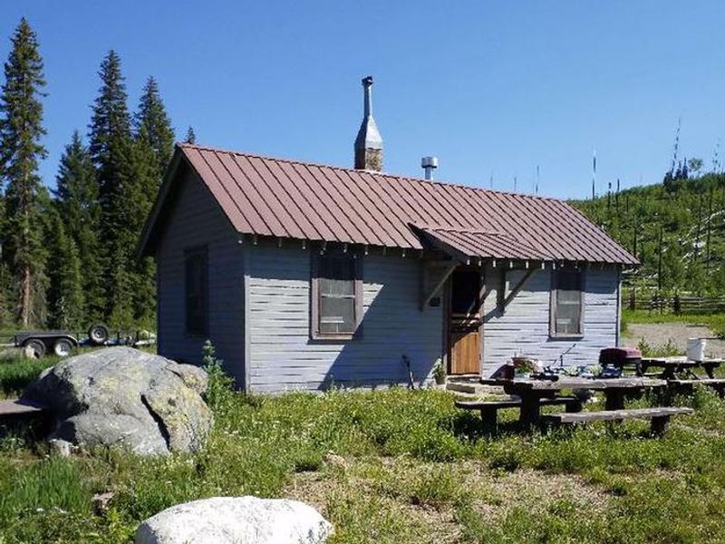 Seedhouse Guard Station (1 picnic table available)