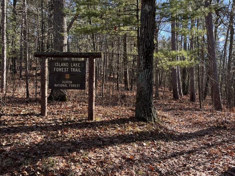 A photo of the trail head sign at Island lake (MI)