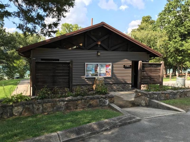 OBEY RIVER PARK SHOWER HOUSE SHARED WITH DAY USE