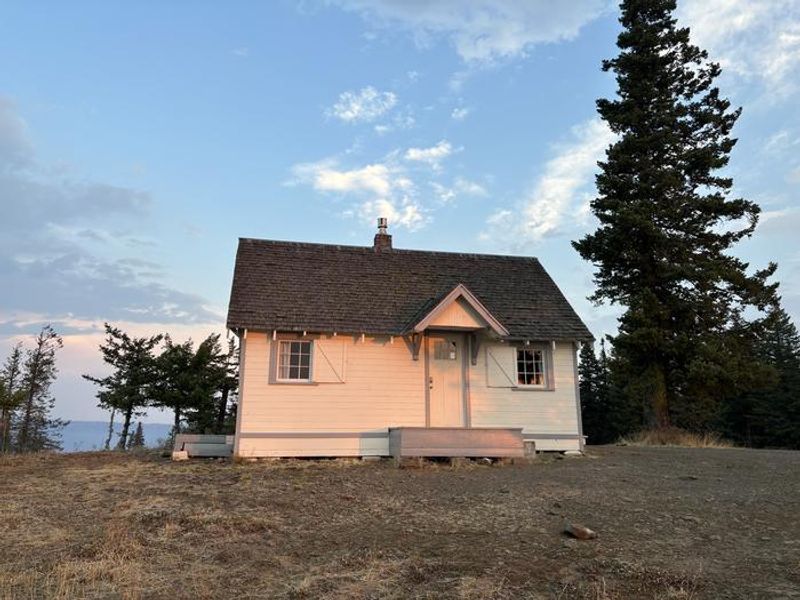 Wenatchee Guard Station is surrounded by beautiful views. 