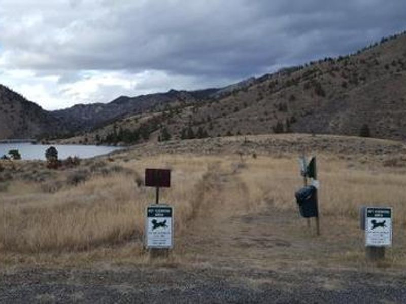 Pet exercise area at Devil's Elbow Campground