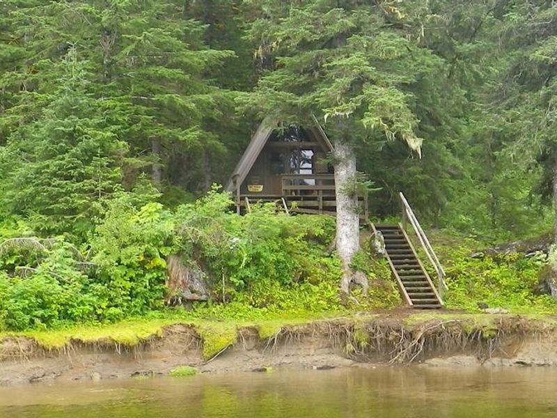 Mount Rynda Cabin with surrounding scenery