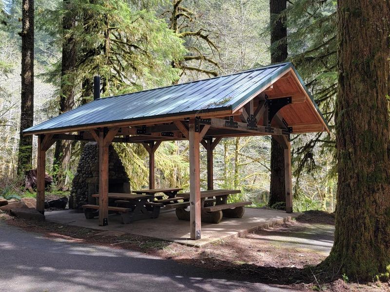 Dovre picnic shelter