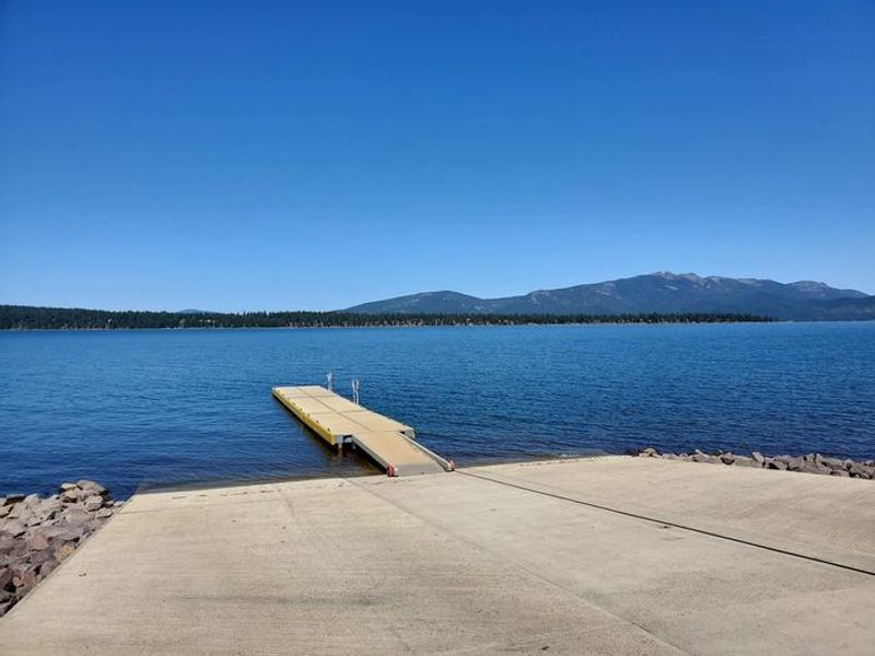 Almanor Boat Launch is right across the street from Almanor South Campground and provides easy access for getting on the water