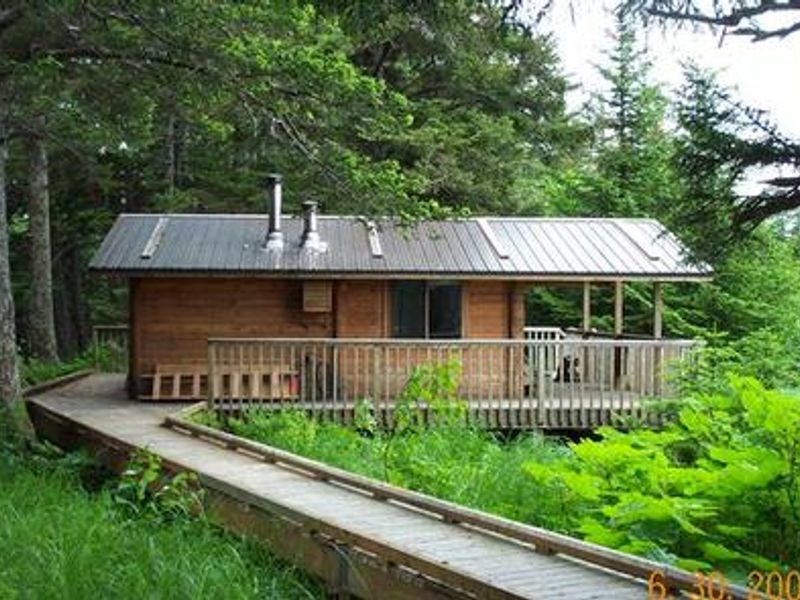 GREEN ISLAND CABIN