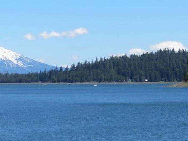 View across Hyatt Lake