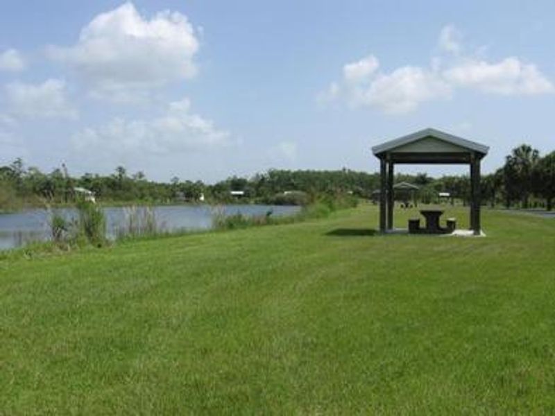 Day use area at Midway Campground