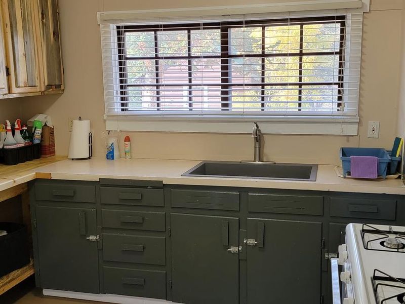 INDIAN CREEK GUARD STATION Kitchen