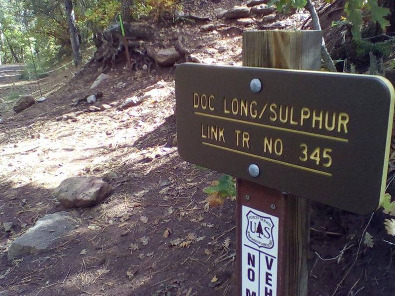 directional trail sign linking Doc Long and Sulphur Picnic sites