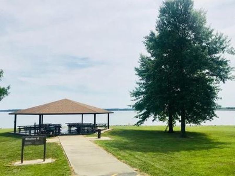 Dam West Day Use: Shelter 6