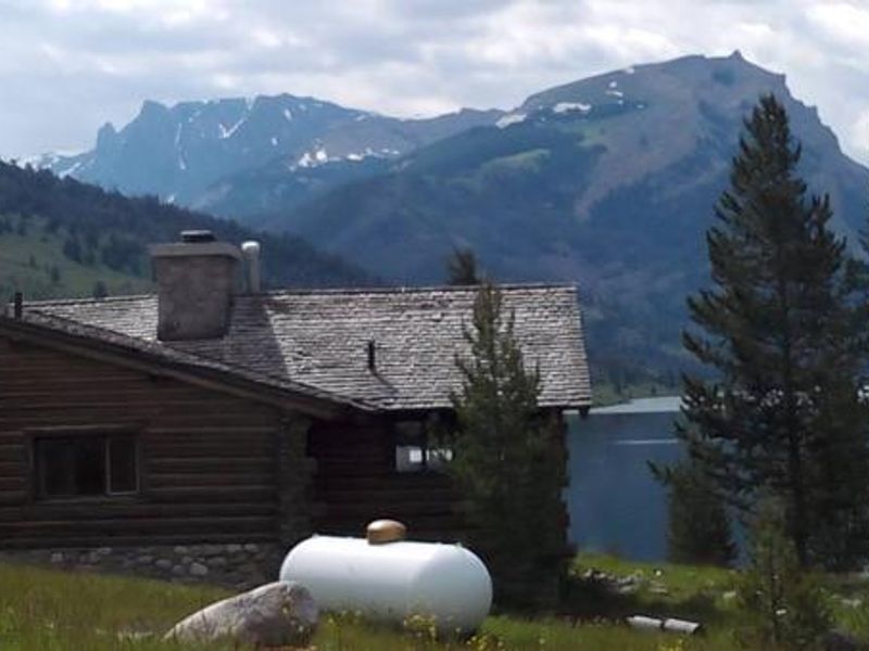 Green River Lakes Lodge with Square Top