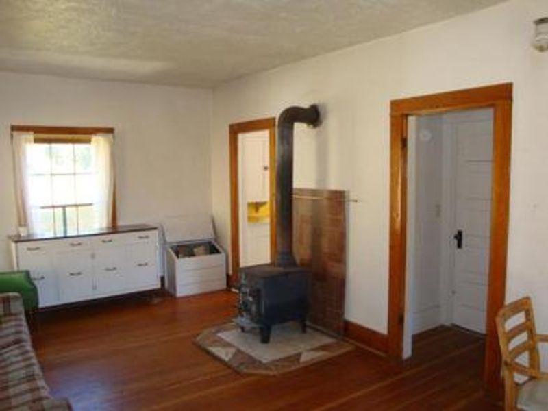 Yellowjacket Guard Station Livingroom