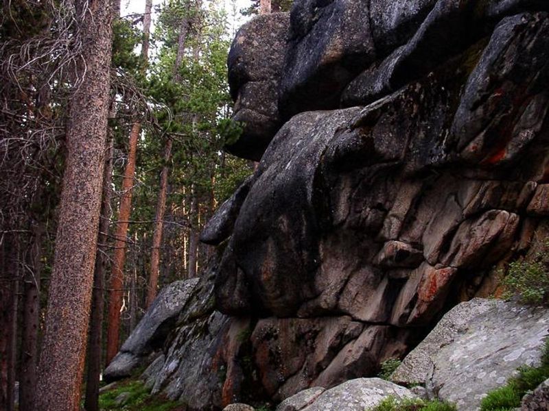 Rocky cliff in Dead Swede Campground