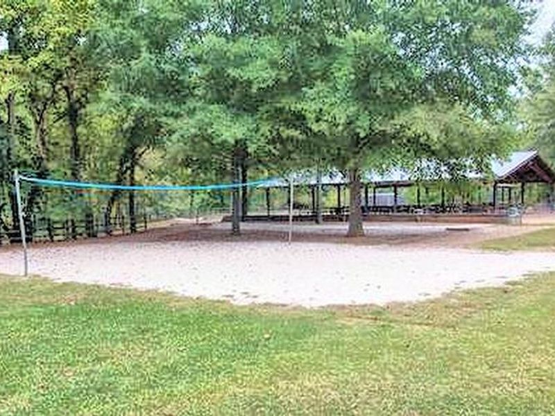 Riverside Park Day Use Area, Volleyball
