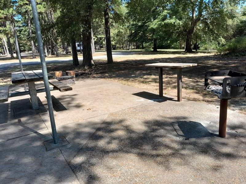 Campsite amenities at Little Pines campsites