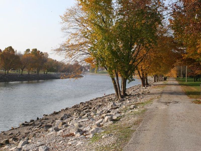 View of the Kaskaskia River Trail. This trail is located right along side the East Spillway Loop.