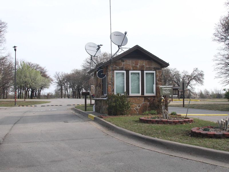WASHINGTON COVE GATE HOUSE