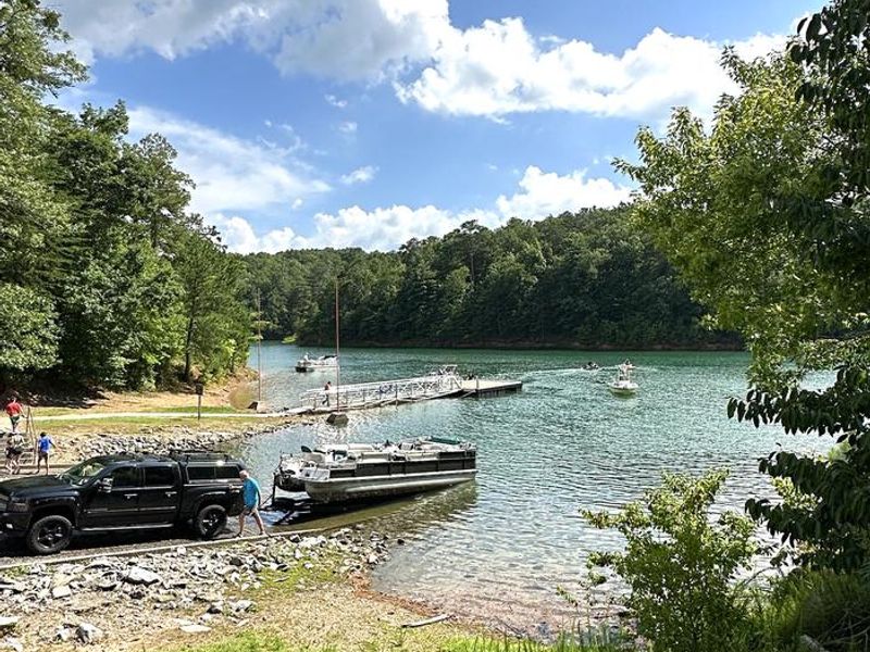 Damsite Boat Ramp has three ramps and a docking station for your loading and unloading convenience. Parking and tie-down area nearby. 