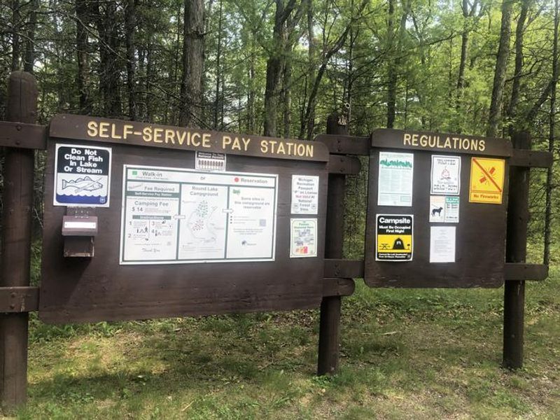 A photo of facility ROUND LAKE 
Info board