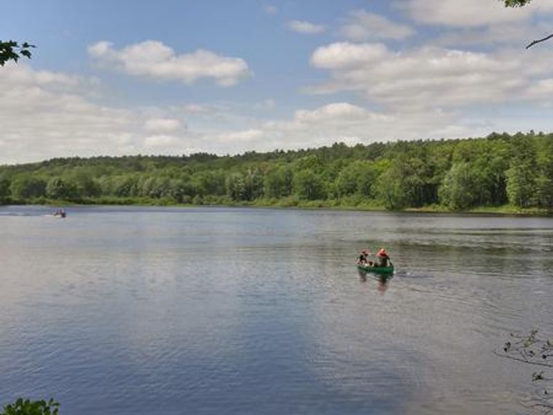 South end view of Buffumville Lake. The hiking trail extends for 7.2 miles around the entire lake.