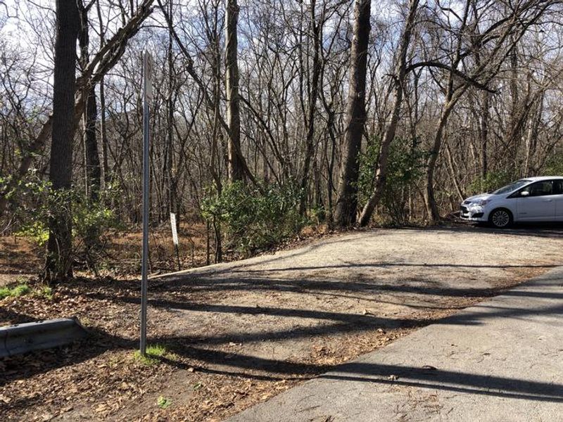 Unloading parking off of MacArthur Blvd