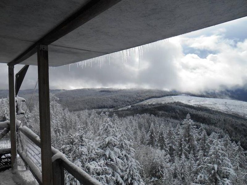 Snow and ice at Pickett Butte