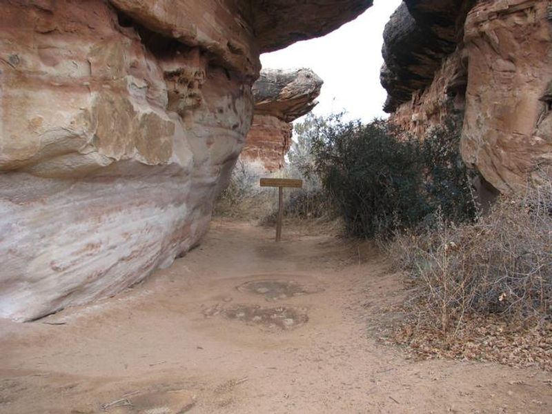 Boundary sign for the split top group site.