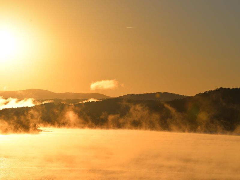 Sunrise over Carters Lake