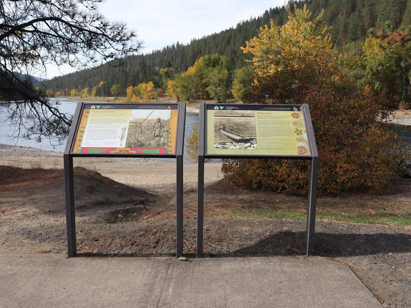Two interpretive panels at Pink House Recreation Site address the Lewis and Clark National Historic Trail expedition.