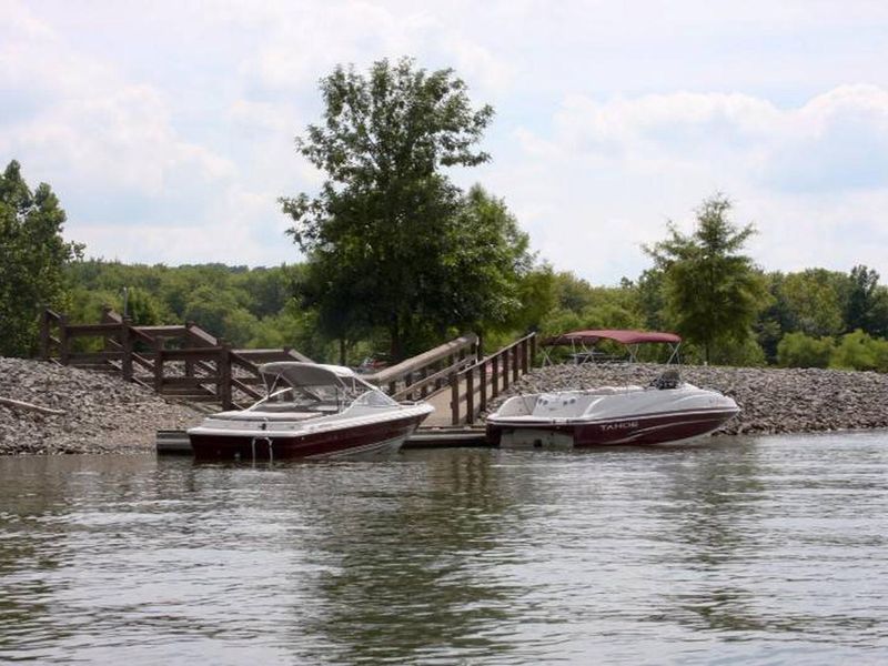 The campground has 3 courtesy docks, campers are able to keep boats tied up on 2 of 3 docks