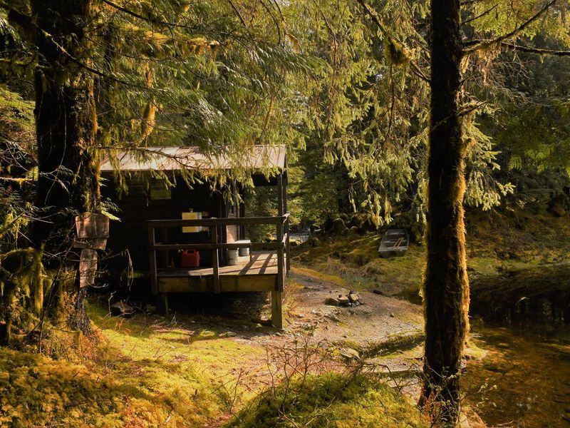 Lake Shore Cabin on Karta Lake