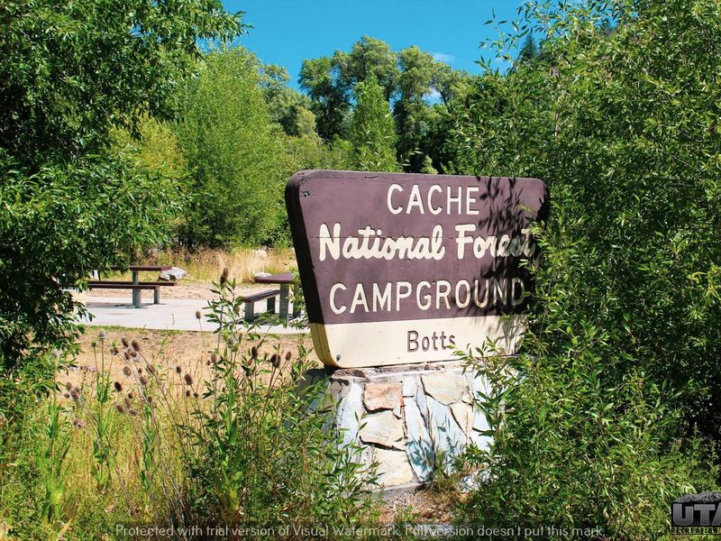 Botts Campground sign