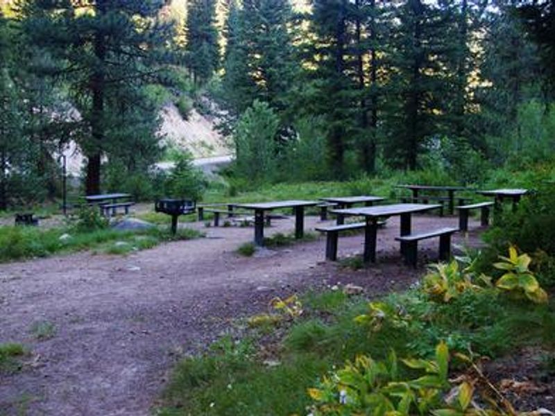 Hayfork features plentiful equipment to grill and dine as a group.