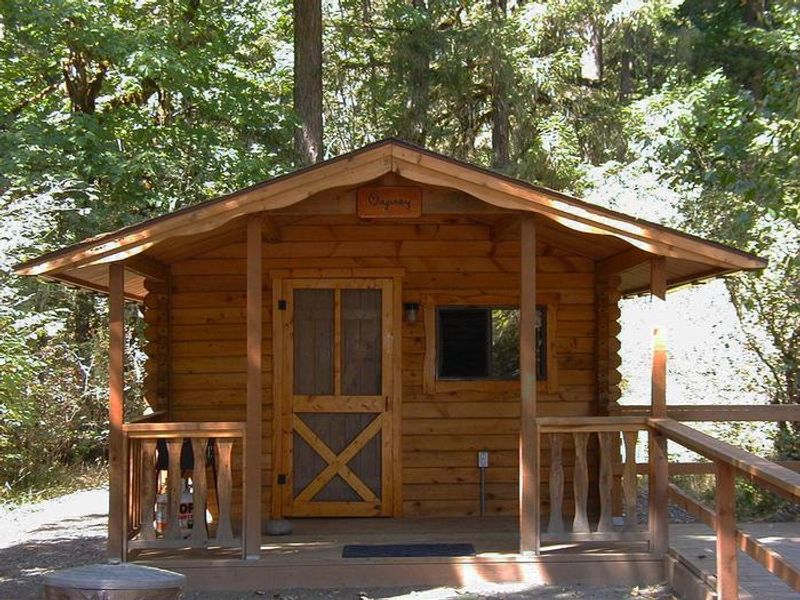 Osprey cabin at Fishermen's Bend